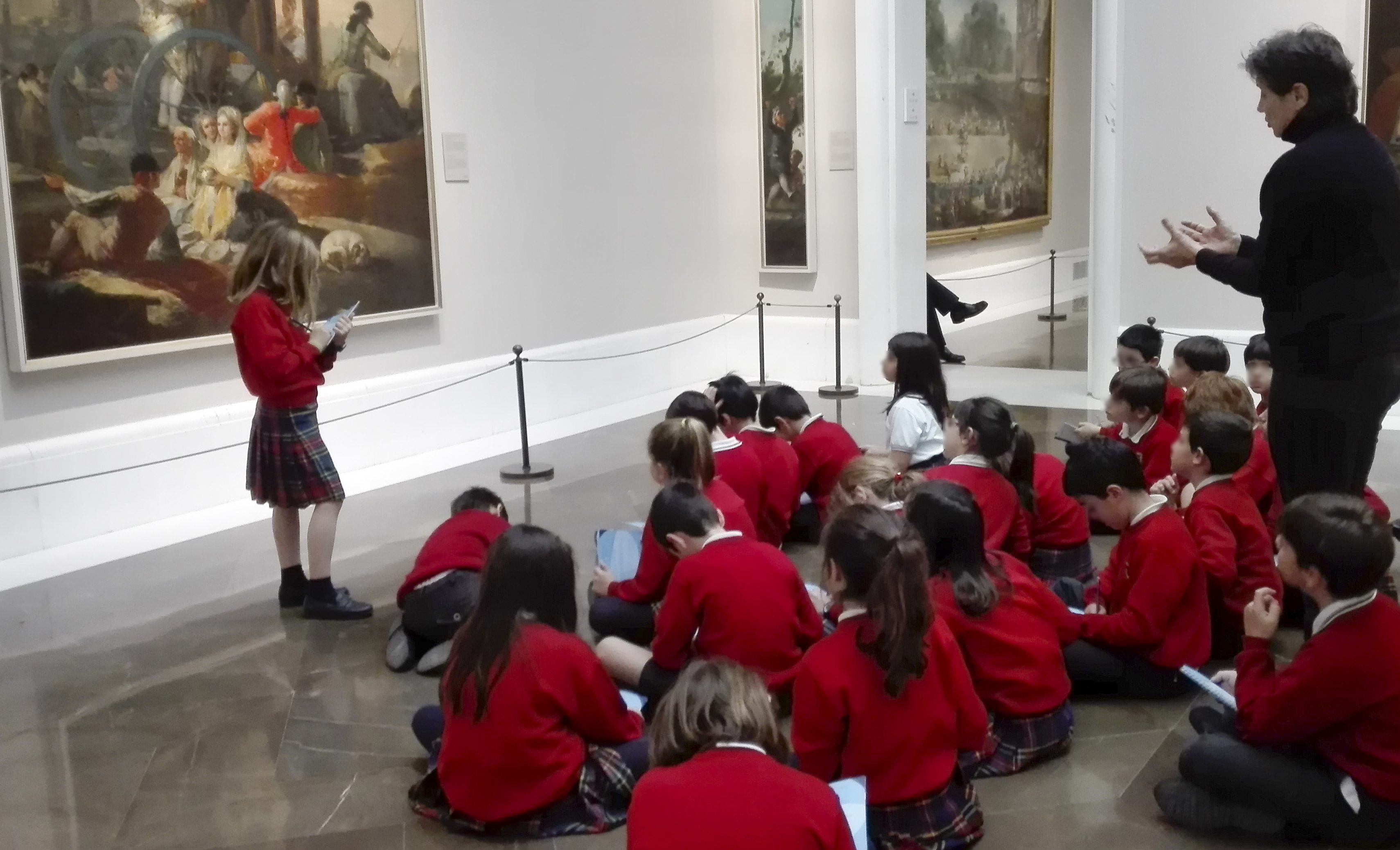 Visita cultural de un colegio con los guías de Aprendeaver